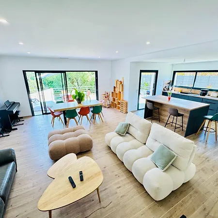 Bel Aspres 4 Chambres-piscine-ping-pong-clim-spacieuse-netflix-sudséjourconciergerie Villa