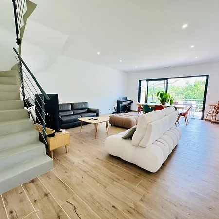 Bel Aspres 4 Chambres-piscine-ping-pong-clim-spacieuse-netflix-sudsejourconciergerie Villa *
